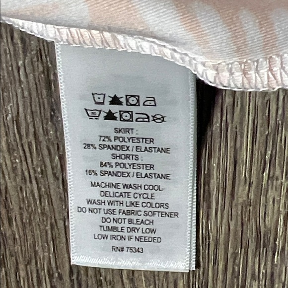 Tommy Bahama Golf Orange and White Patterned Skort Size Large - Picture 9 of 9